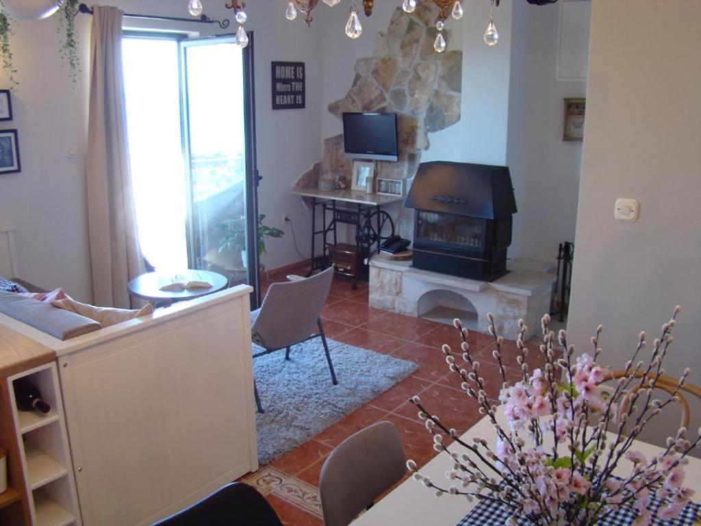 Holliday Home Alida With Jacuzzi Подгора Екстериор снимка