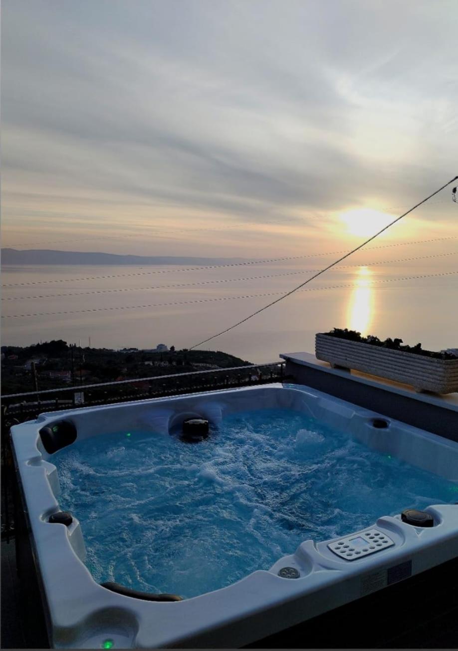 Holliday Home Alida With Jacuzzi Подгора Екстериор снимка